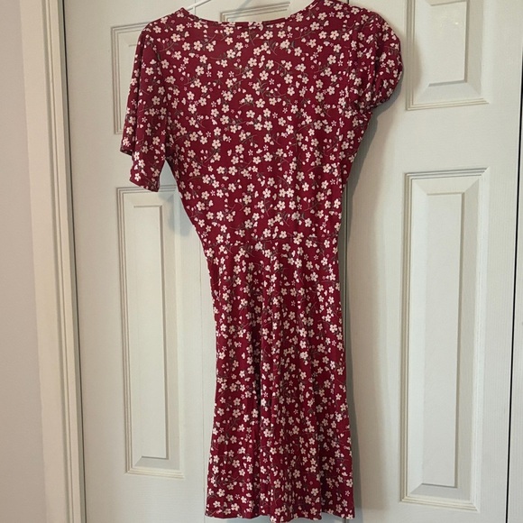 Chic Burgundy Floral Midi Dress - Picture 3 of 3